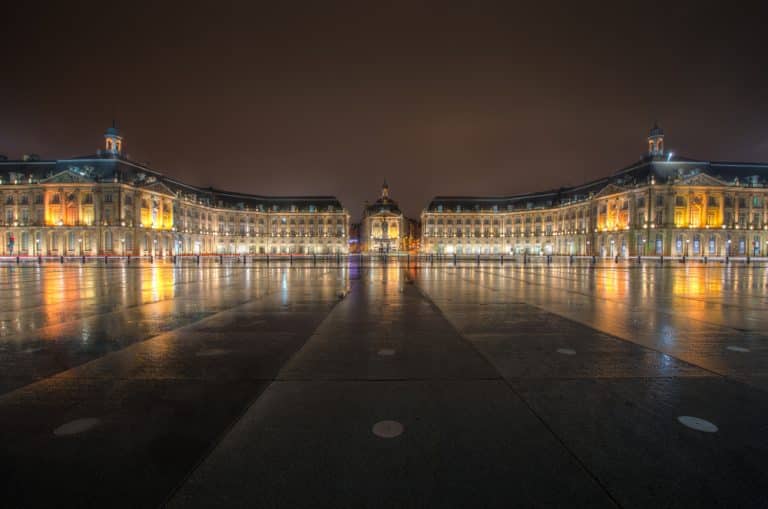 A Bordeaux, découvrez la place de la bourse