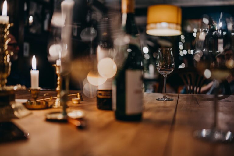 Les cafés littéraires de Bordeaux : de véritables lieux de rencontre pour les amoureux de la littérature ?