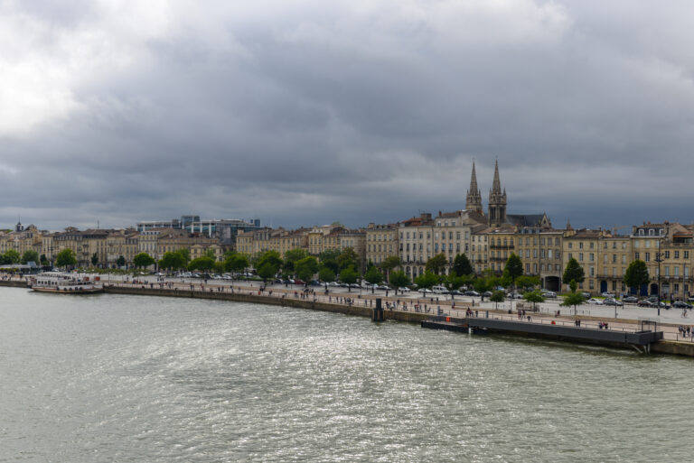 Du brouillard sur la Garonne aux averses d’ouest, un automne bordelais qui change vite
